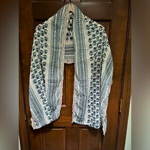 VTG Gauze and sequin Elephant scarf, made in India. No stains or snags.